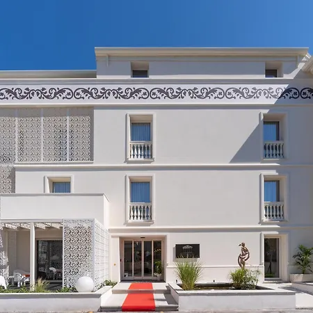 Apartmanhotel History 4*