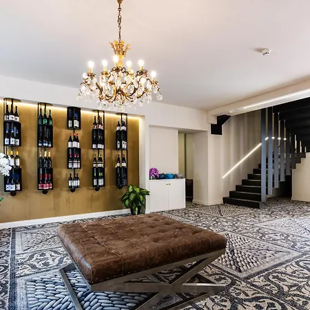 History Apartmanhotel 4*