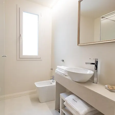 History Apartmanhotel 4*