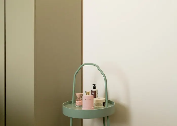 מלון דירות History