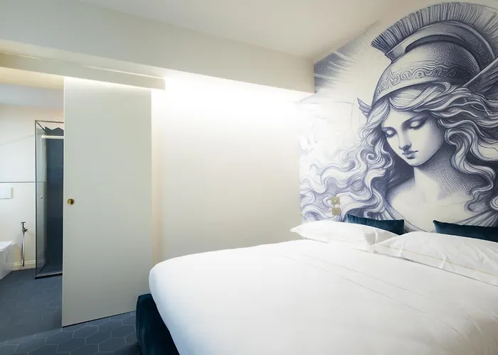 מלון דירות History